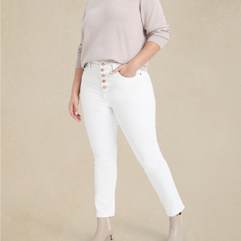 Banana Republic Highrise Button Fly Slim Fit Ankle Length White Jeans. 35. NWT.